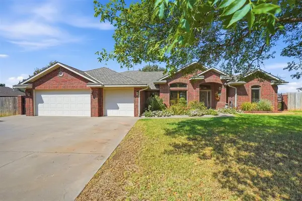 2309 N Sunset Drive, Clinton, OK 73601