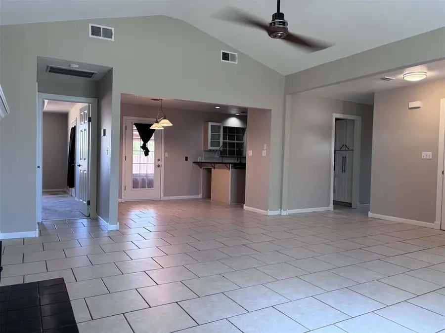 2932 Laurel Circle, Altus, OK 73521 - #3