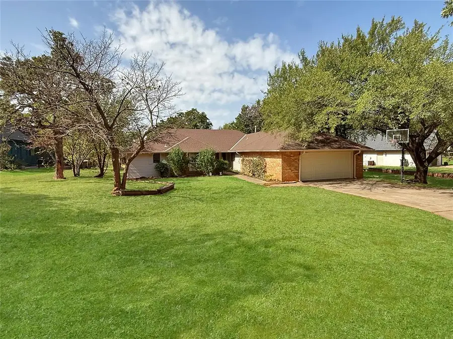 8225 Pleasant Oaks Drive, Edmond, OK 73034 - #2
