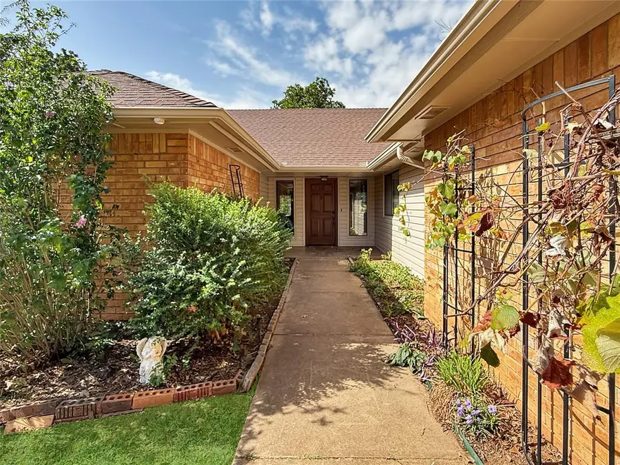 8225 Pleasant Oaks Drive, Edmond, OK 73034 - #3
