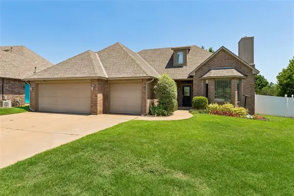 2214 Cedar Pointe Circle, Edmond, OK 73003