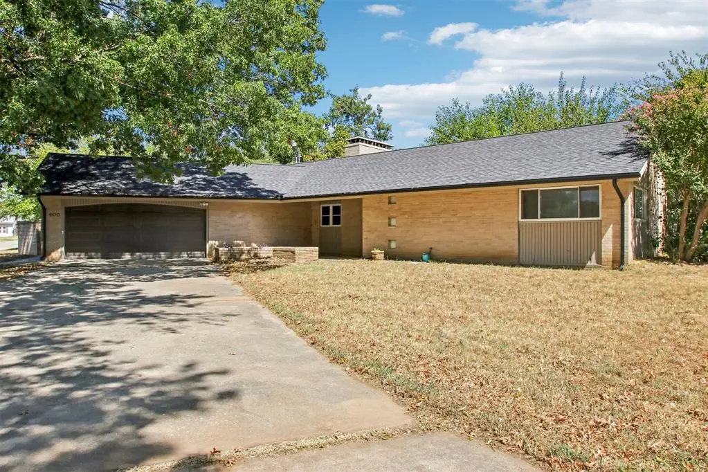 600 Diamond Street, Holdenville, OK 74848 - #1