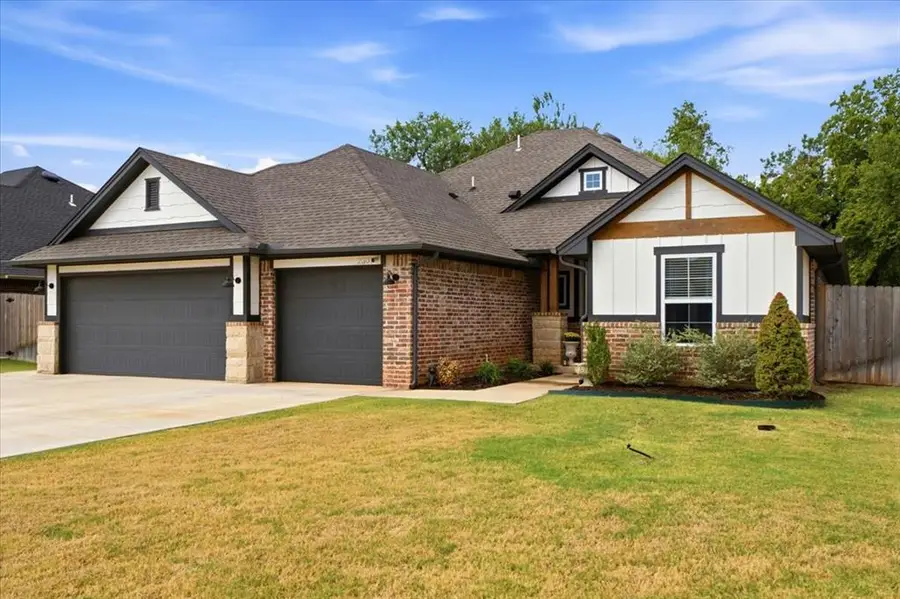 2301 Creekview Drive, Moore, OK 73160 - #2