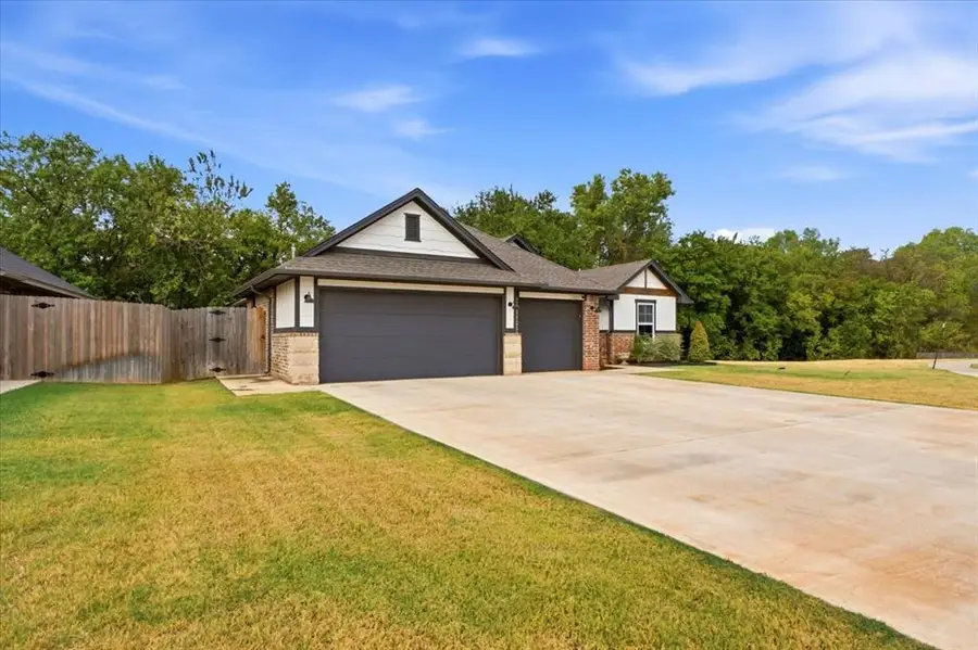 2301 Creekview Drive, Moore, OK 73160 - #3