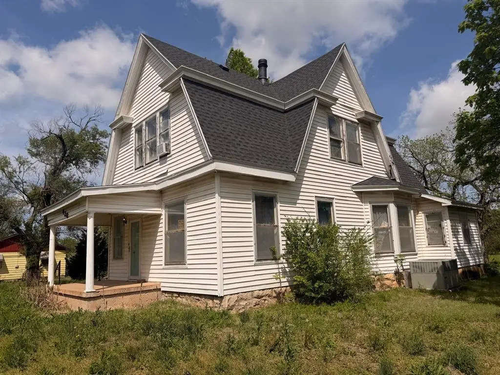 420 E Ferguson Avenue, Blackwell, OK 74631 - #1
