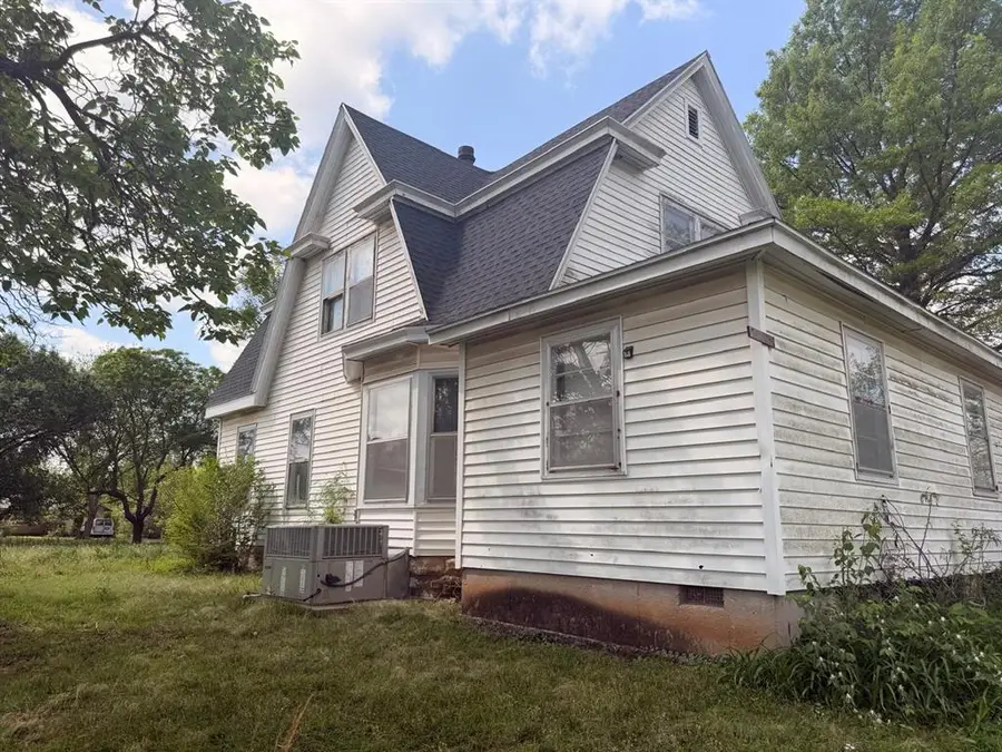 420 E Ferguson Avenue, Blackwell, OK 74631 - #3
