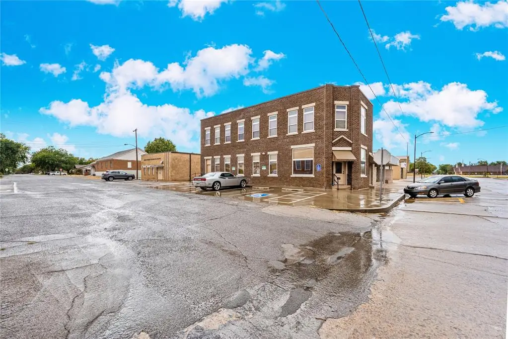 201 N Noble Avenue, Watonga, OK 73772 - #1