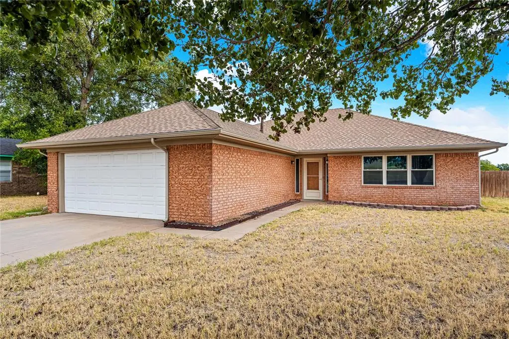 611 S Leach Avenue, Watonga, OK 73772 - #1