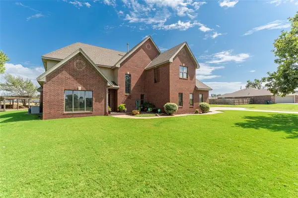 107 Stratton Lane, Clinton, OK 73601