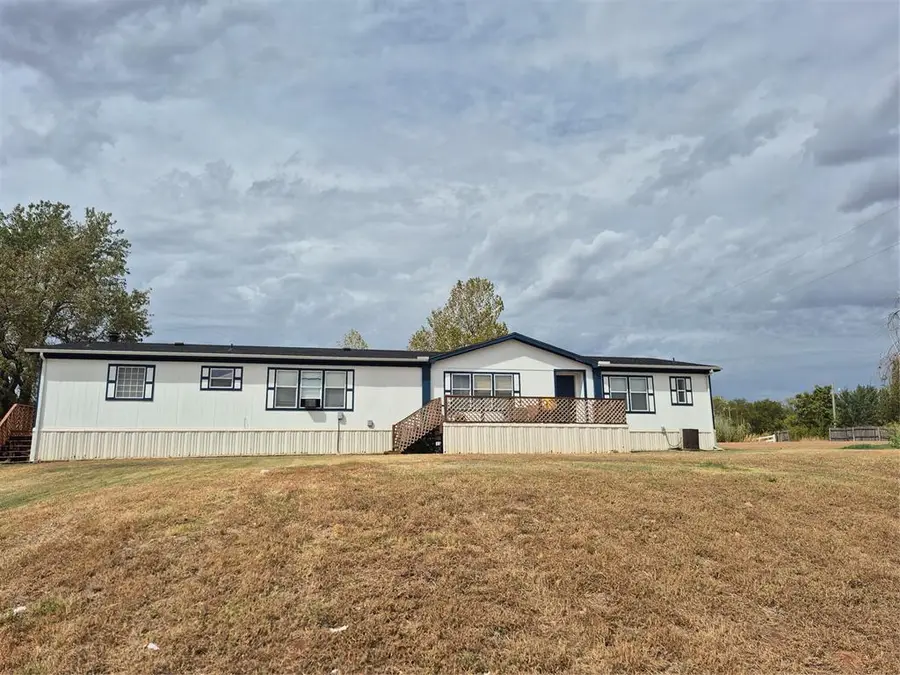 417 S Cemetery Road, Tuttle, OK 73089 - #2