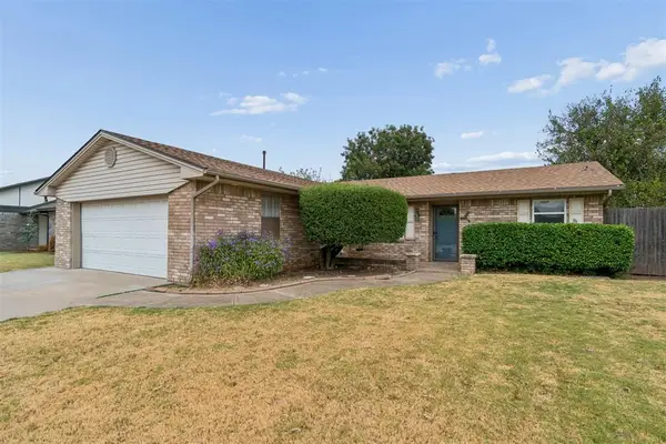 1353 W Cedarbrook Lane, Moore, OK 73170