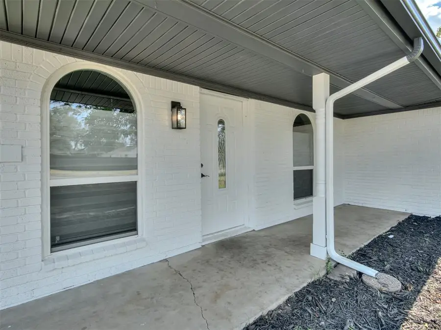 5808 N Hammond Avenue, Warr Acres, OK 73122 - #3