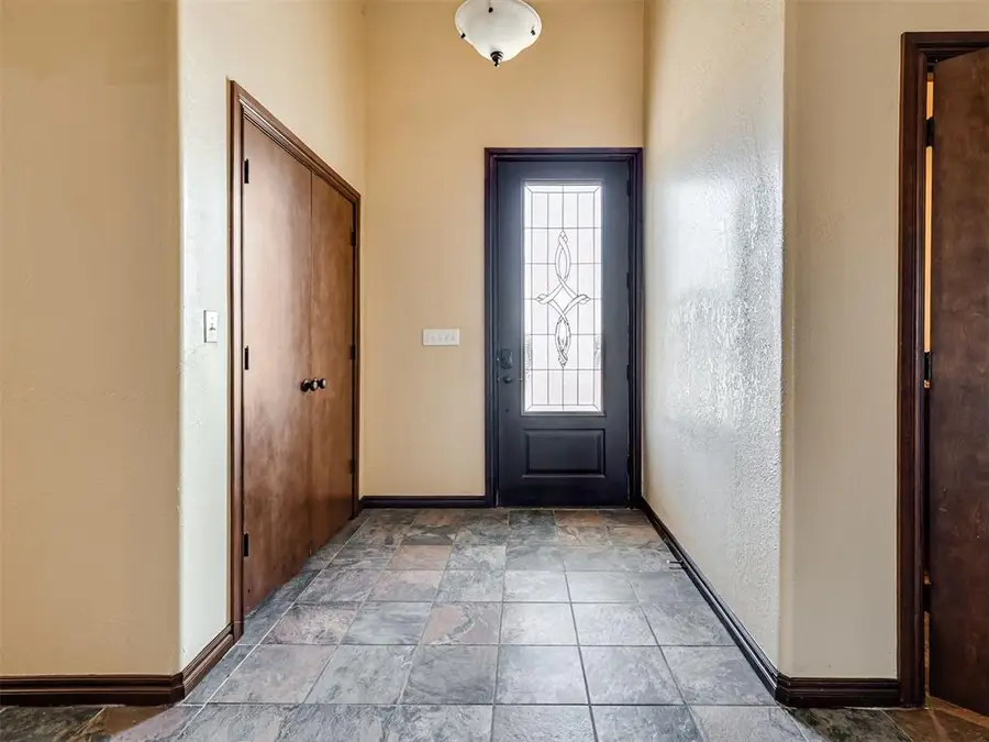 501 N Hogan Avenue, Guthrie, OK 73044 - #3