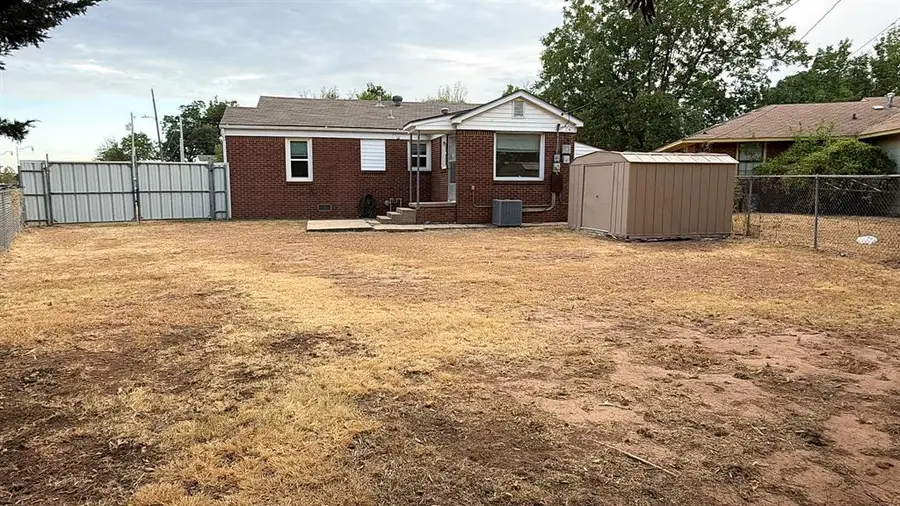 201 W Lockheed Drive, Midwest City, OK 73110 - #3