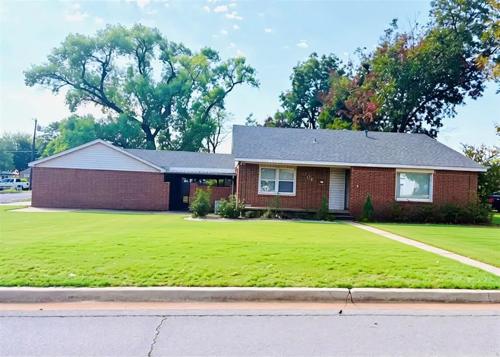 1204 W C Avenue, Elk City, OK 73644 - #1