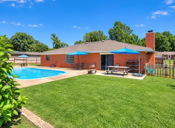405 N Lakeside Terrace, Mustang, OK 73064