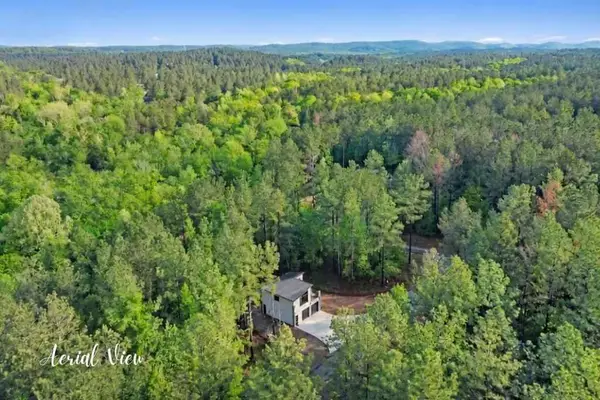 138 Pickleberry Trail, Broken Bow, OK 74728