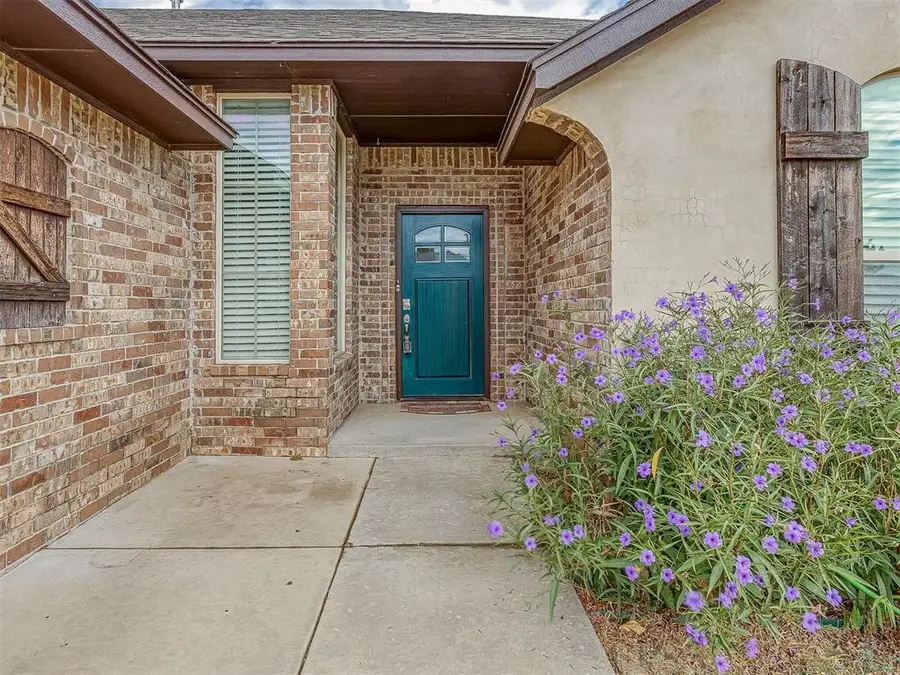 909 SW 14th Street, Moore, OK 73160 - #2
