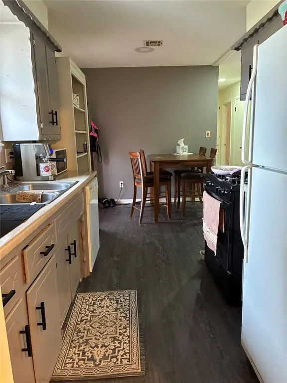 911 SW 2nd Street, Moore, OK 73160 - #3