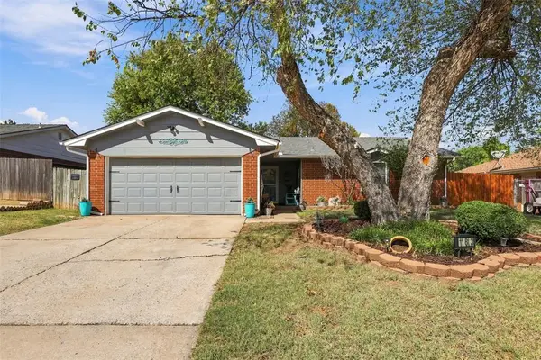 11613 Lochwood Drive, Yukon, OK 73099