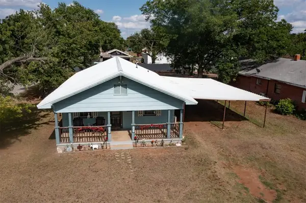 300 S Cedar Avenue, Erick, OK 73645
