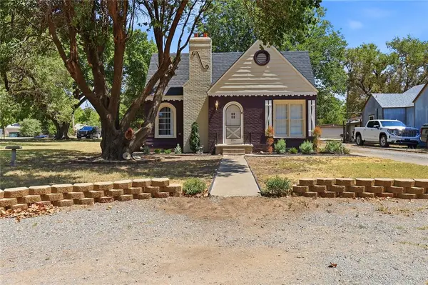 214 N Broadway Avenue, Hobart, OK 73651