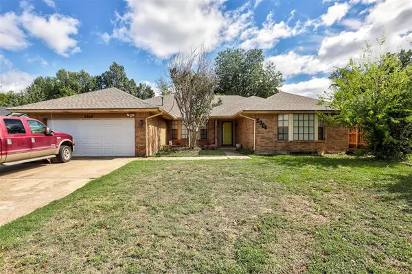2904 Woodcreek Road, Midwest City, OK 73110