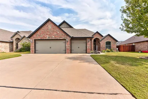 2716 Kathleens Crossing, Yukon, OK 73099