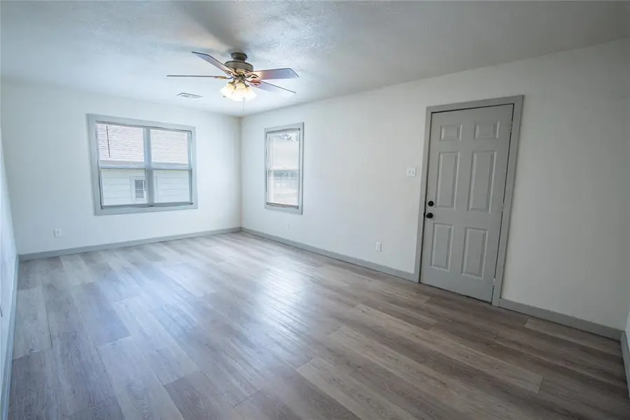 305 W Rickenbacker Drive, Midwest City, OK 73110 - #2