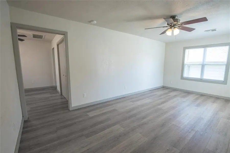 305 W Rickenbacker Drive, Midwest City, OK 73110 - #3