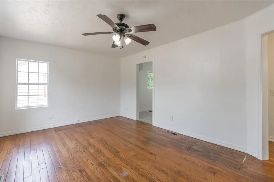 514 E Rickenbacker Drive, Midwest City, OK 73110 - #3