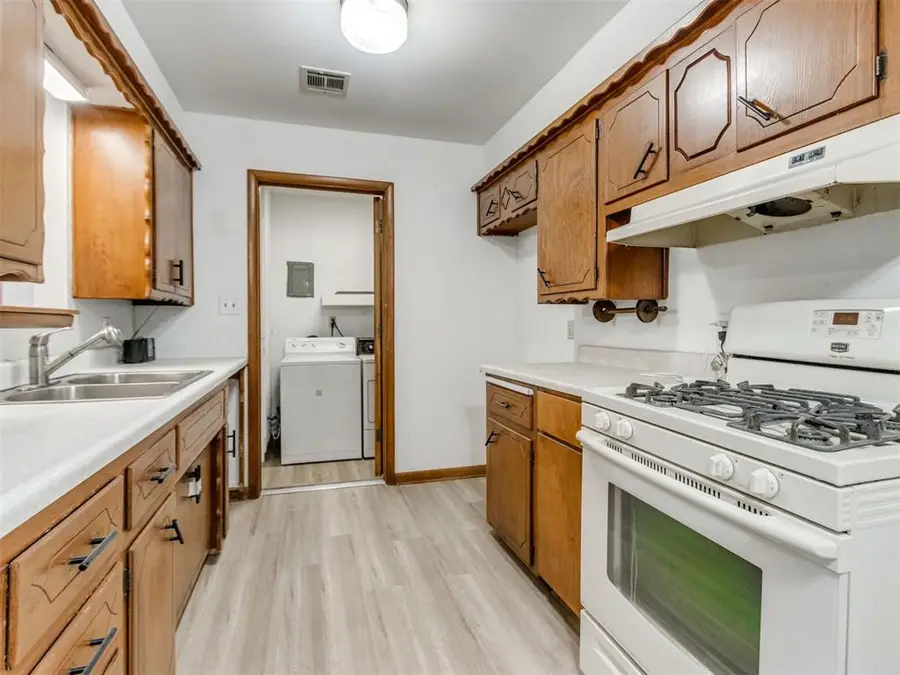 109 Rock Place, Moore, OK 73160 - #2