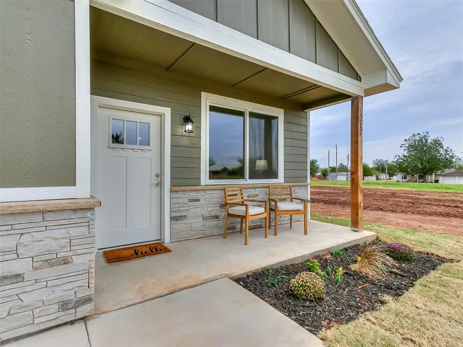 217 W Olive Street, Cashion, OK 73016 - #3