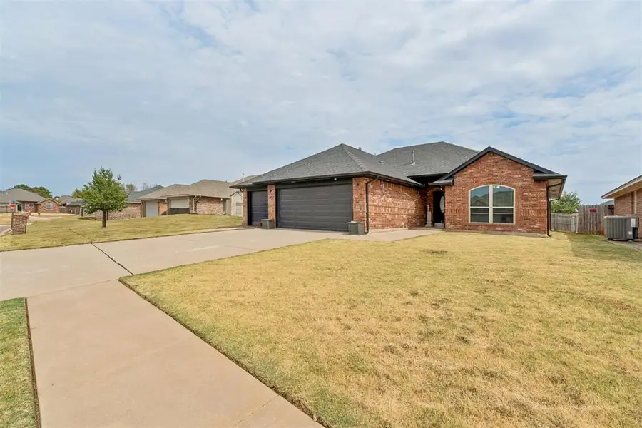 616 Madeline Lane, Moore, OK 73160 - #2