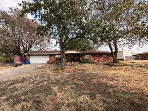 300 N Maryella Terrace, Mustang, OK 73064