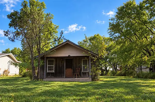 514 E 5th Street, Stroud, OK 74079