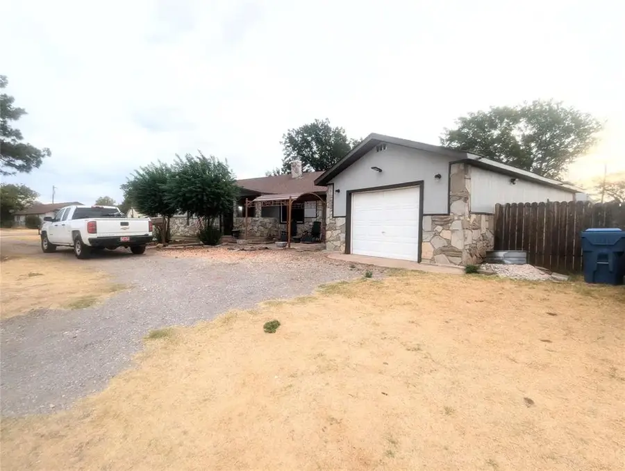 606 E Normal Street, Cordell, OK 73632 - #2