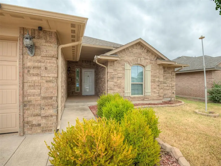 604 SW 44th Street, Moore, OK 73160 - #2
