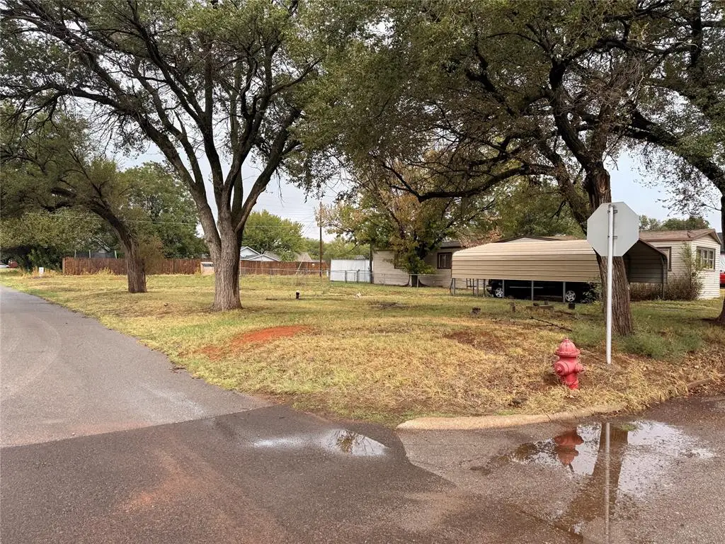 416 S State Avenue, Elk City, OK 73644 - #1
