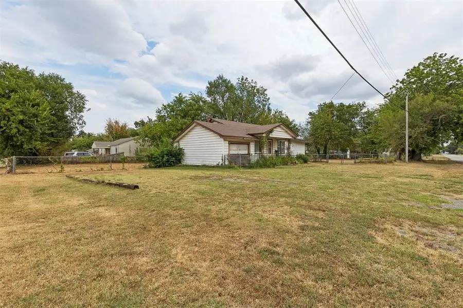 4000 Lawn Drive, Del City, OK 73115 - #2