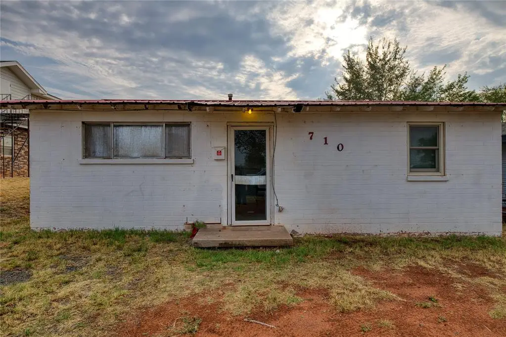 710 N 6th Street, Sayre, OK 73662 - #1