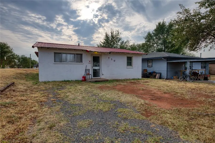 710 N 6th Street, Sayre, OK 73662 - #2