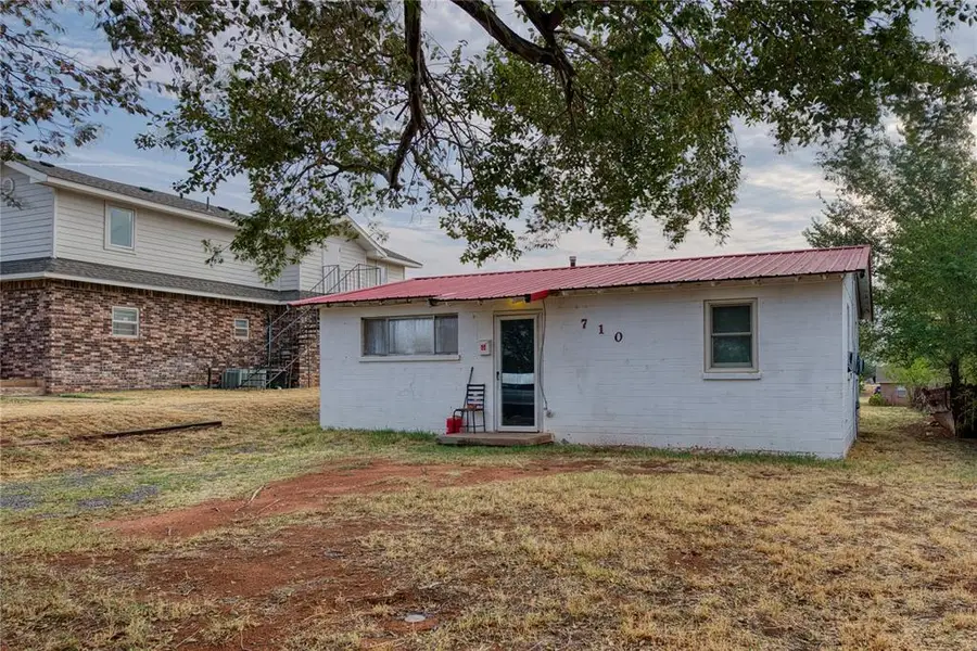 710 N 6th Street, Sayre, OK 73662 - #3