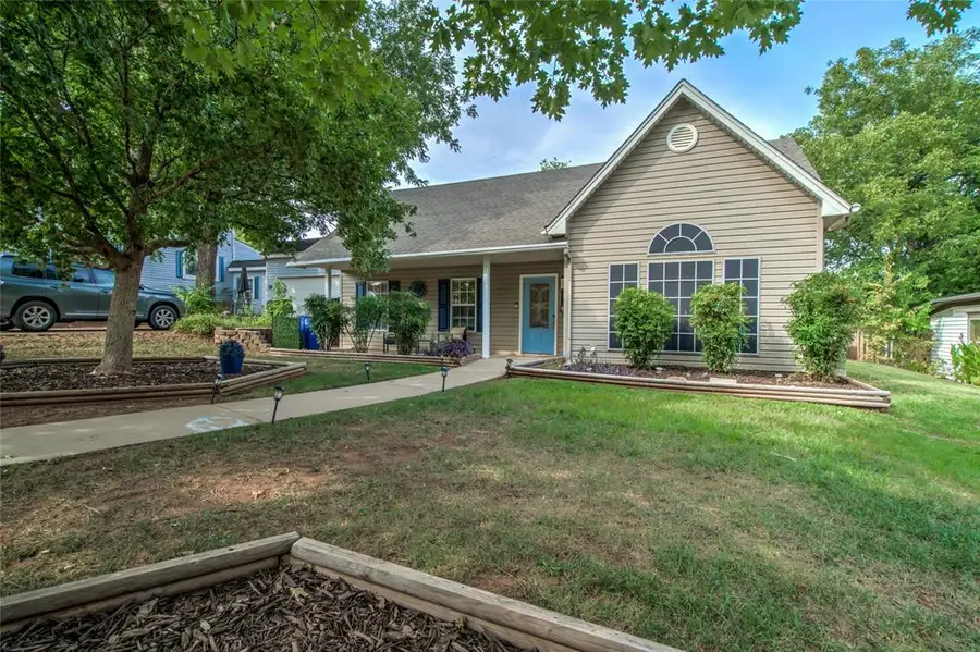 616 E Washington Avenue, Guthrie, OK 73044 - #2