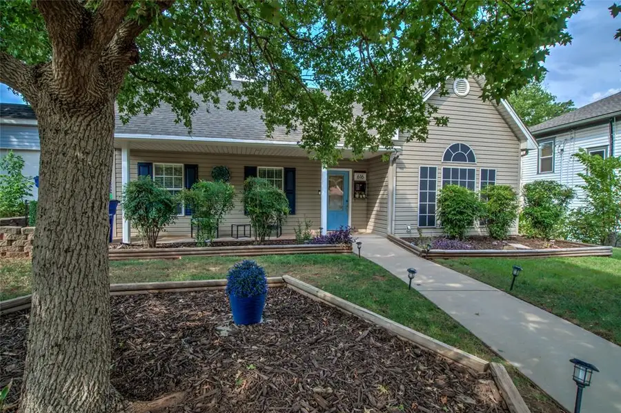 616 E Washington Avenue, Guthrie, OK 73044 - #3