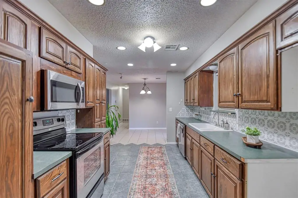 208 NE 18th Street, Moore, OK 73160 - #1
