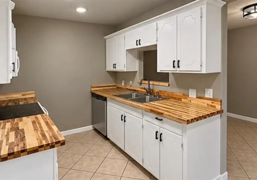 1122 E 17th Street, Chandler, OK 74834 - #2