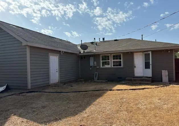 1105 Nowahy Avenue, Clinton, OK 73601 - #2