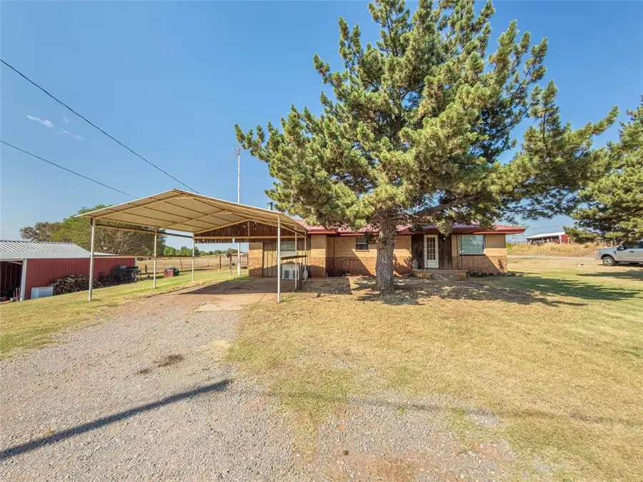 409 W 5th Street, Foss, OK 73647 - #2