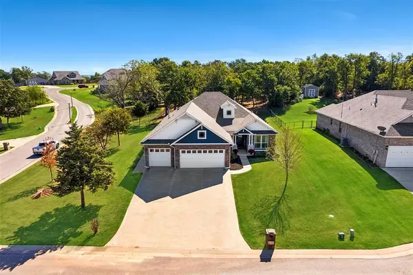 8710 Overlook Drive, Guthrie, OK 73044